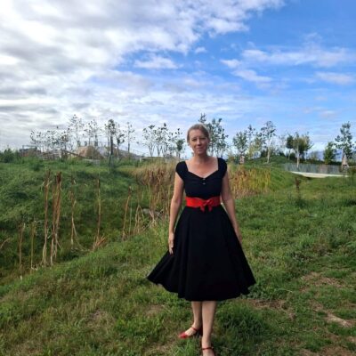 Robe Scarlett en velours côtelé noir