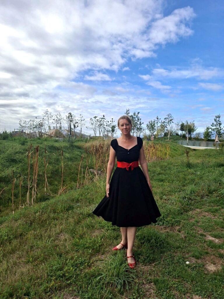Robe Scarlett en velours côtelé noir